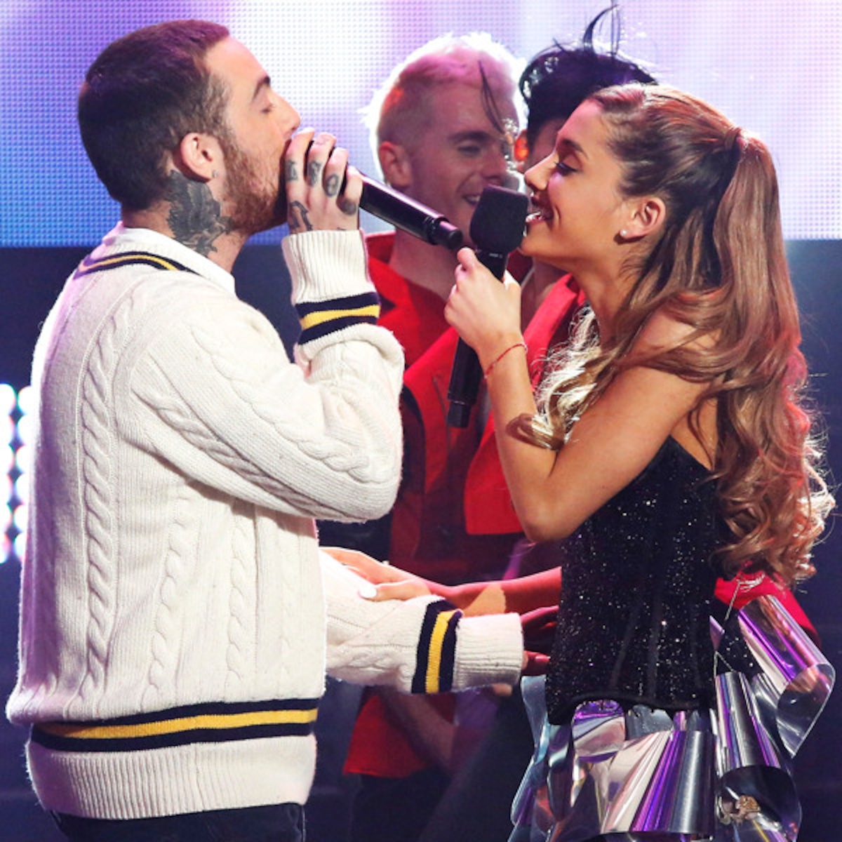 Ariana Grande S Fans Are Convinced She Sings On Mac Miller S New